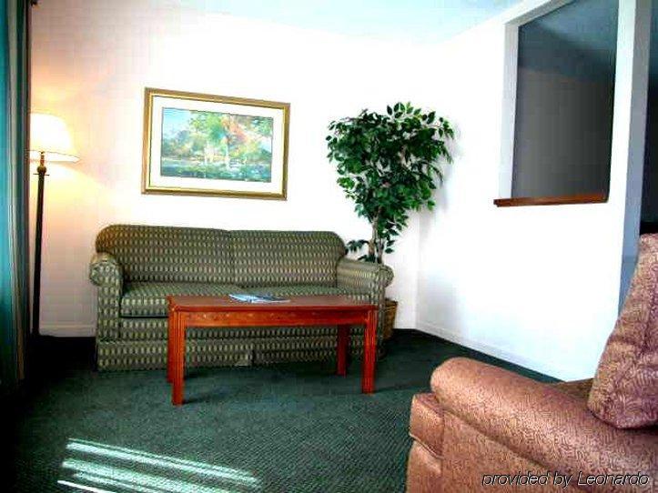 Red Roof Inn & Suites Monroe, Nc Exterior photo