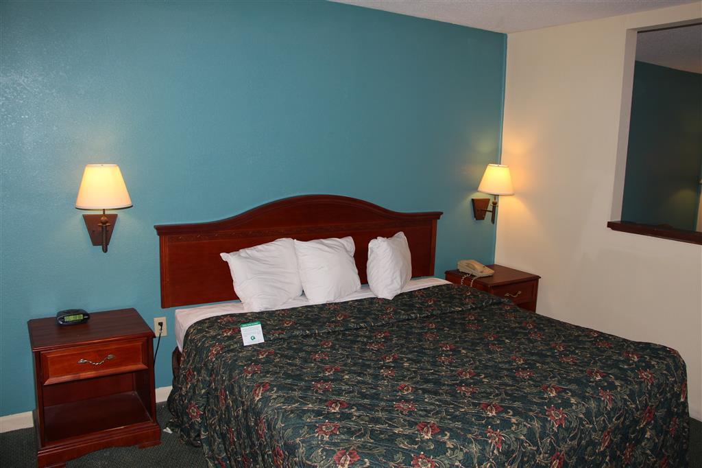 Red Roof Inn & Suites Monroe, Nc Room photo